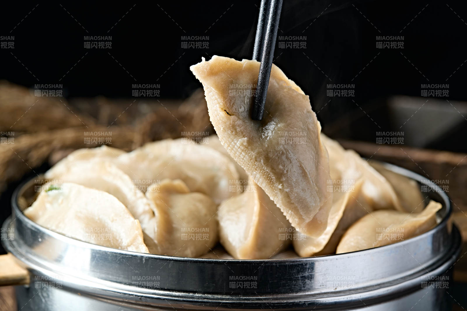 热腾腾的莜面蒸饺图片