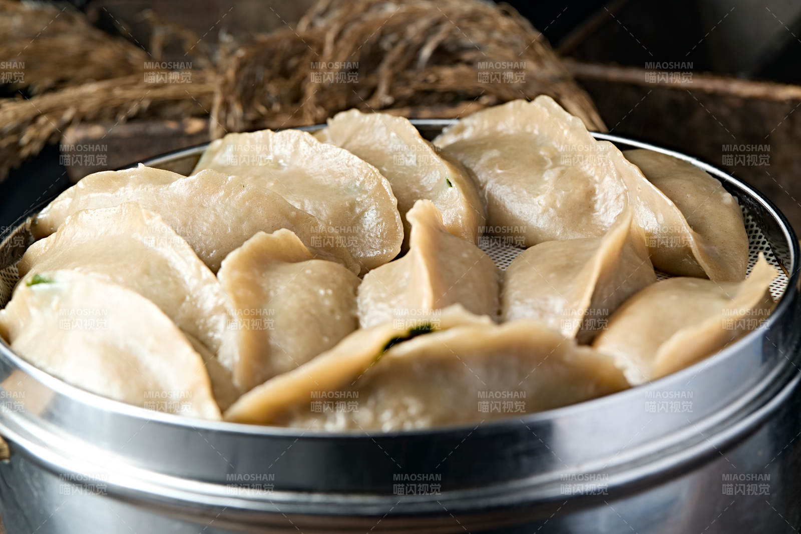 热腾腾的莜面蒸饺图片