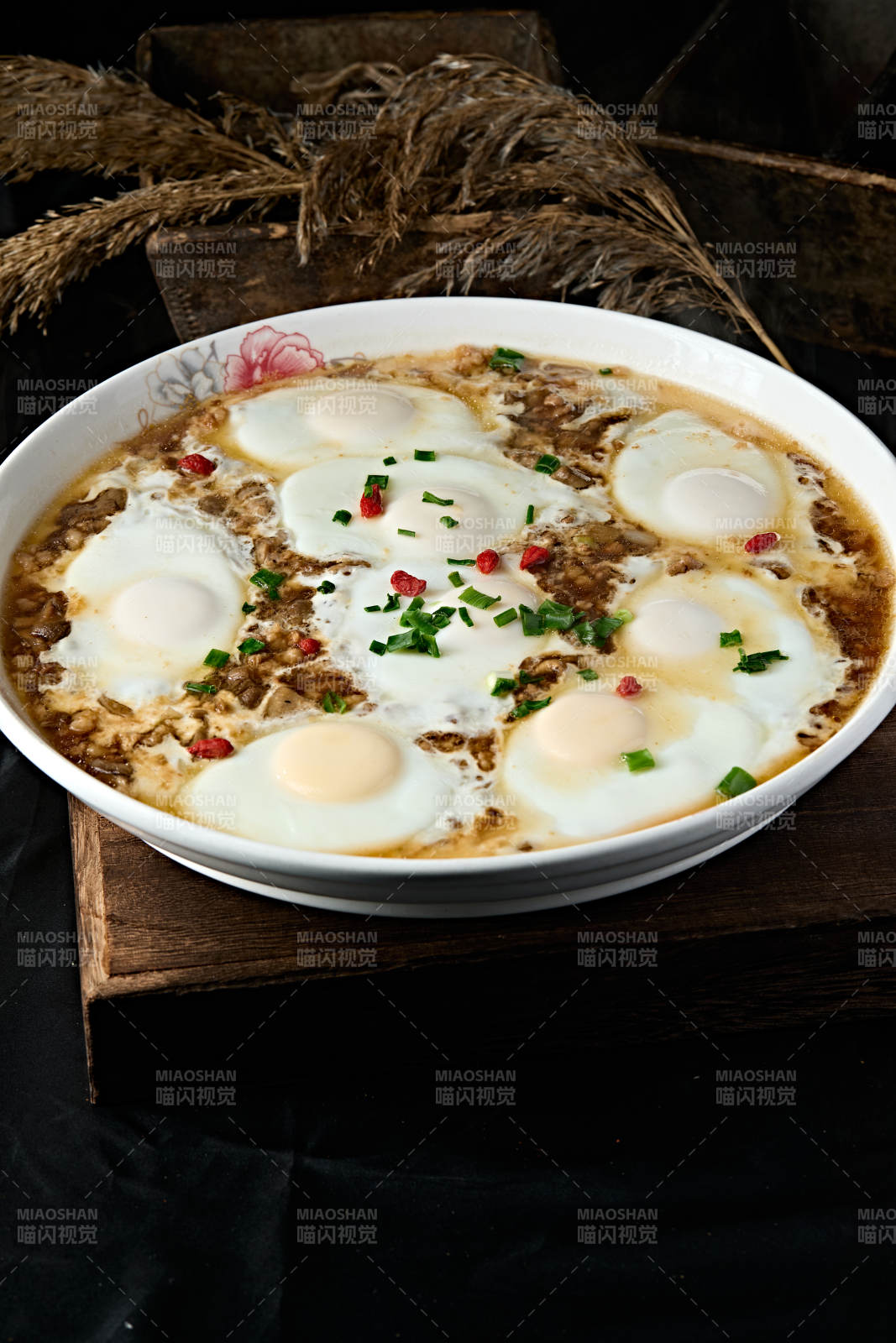 地方特色美食蔚县蘑菇肉汤汆水煮荷包蛋图片