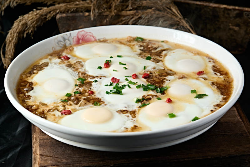 地方特色美食蔚县蘑菇肉汤汆水煮荷包蛋图片