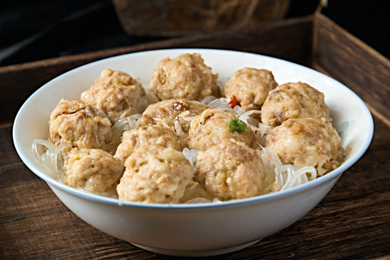 地方特色美食蔚县八大碗清蒸丸子图片