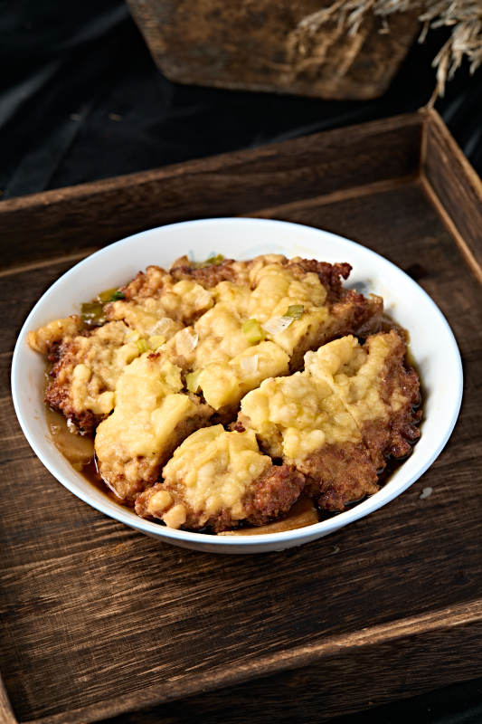 地方特色美食蔚县八大碗蒸酥肉丸子图片