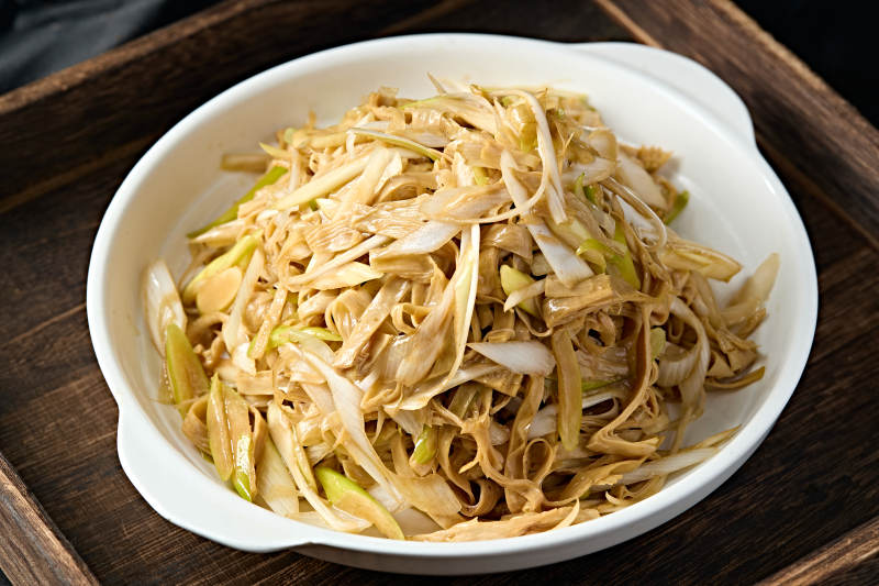 地方特色风味小炒葱丝爆炒干豆腐豆腐皮图片