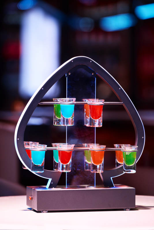 酒吧调制含酒精类饮品图片