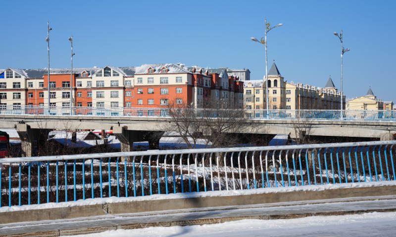 牙克石冬日城市桥景图片