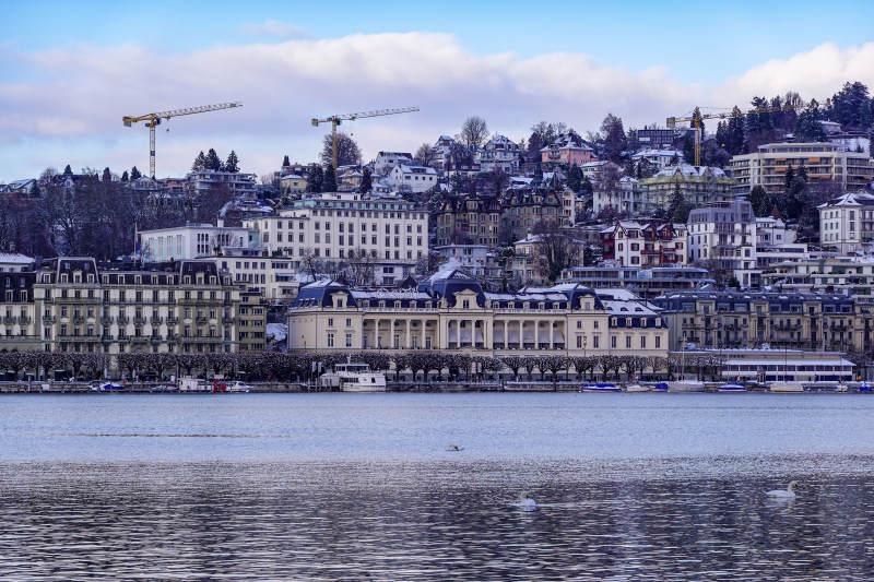 瑞士湖畔城市风光图片