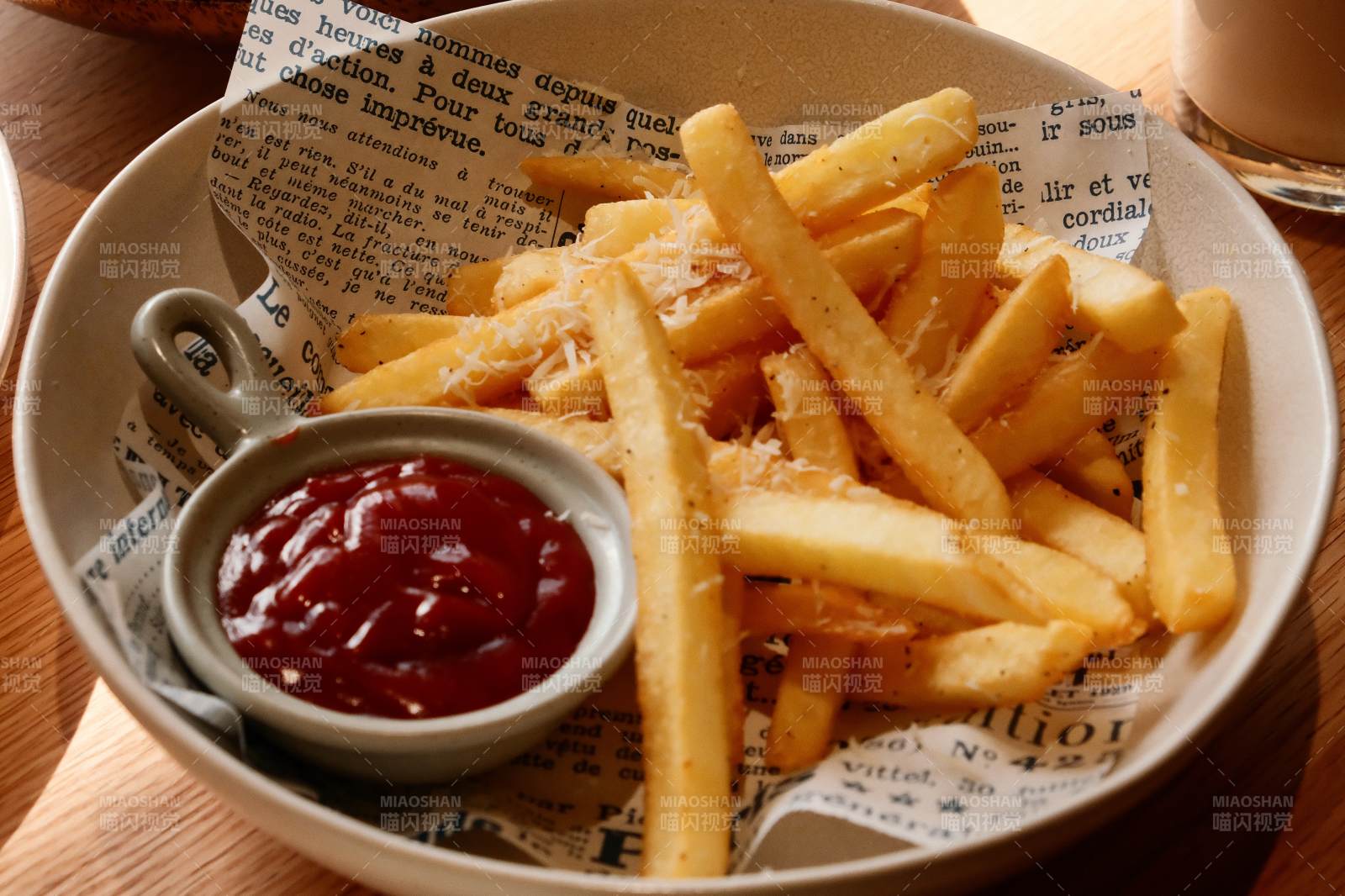 薯条配番茄酱图片
