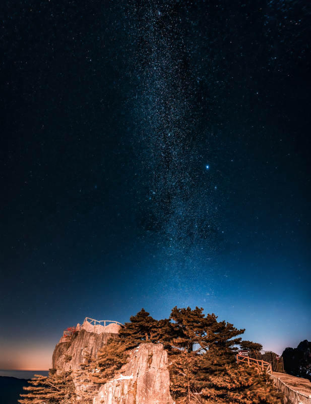星河璀璨夜景  山脉图片