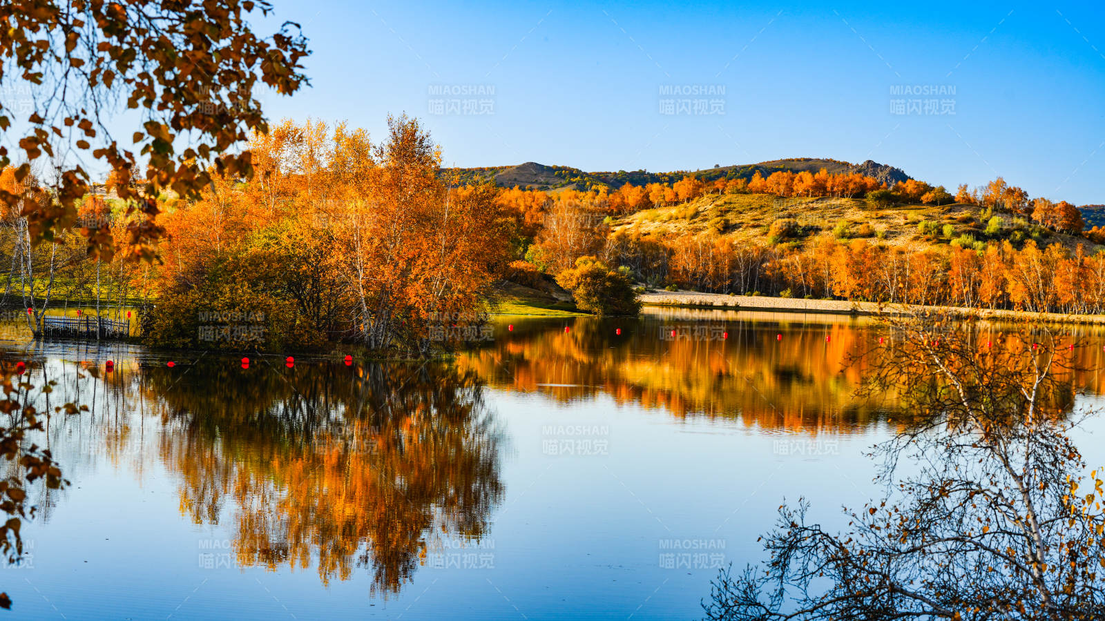乌兰布统公主湖倒影美景图片