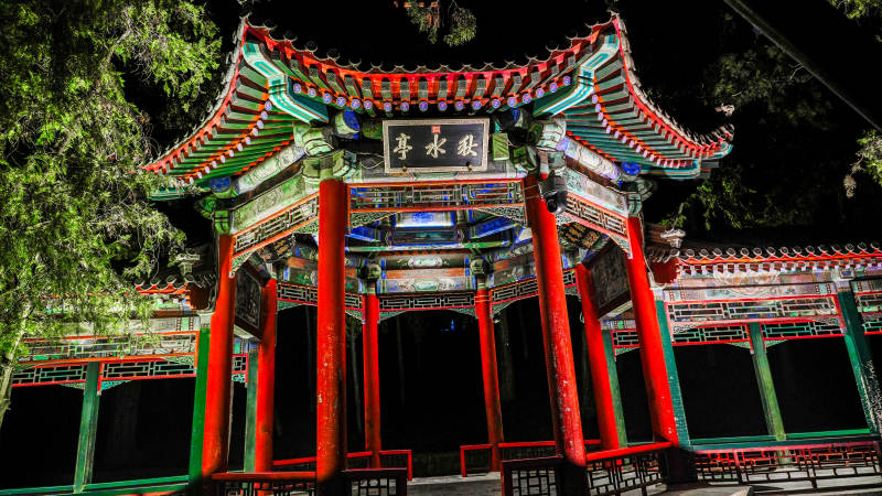 颐和园古色古香的亭子图片