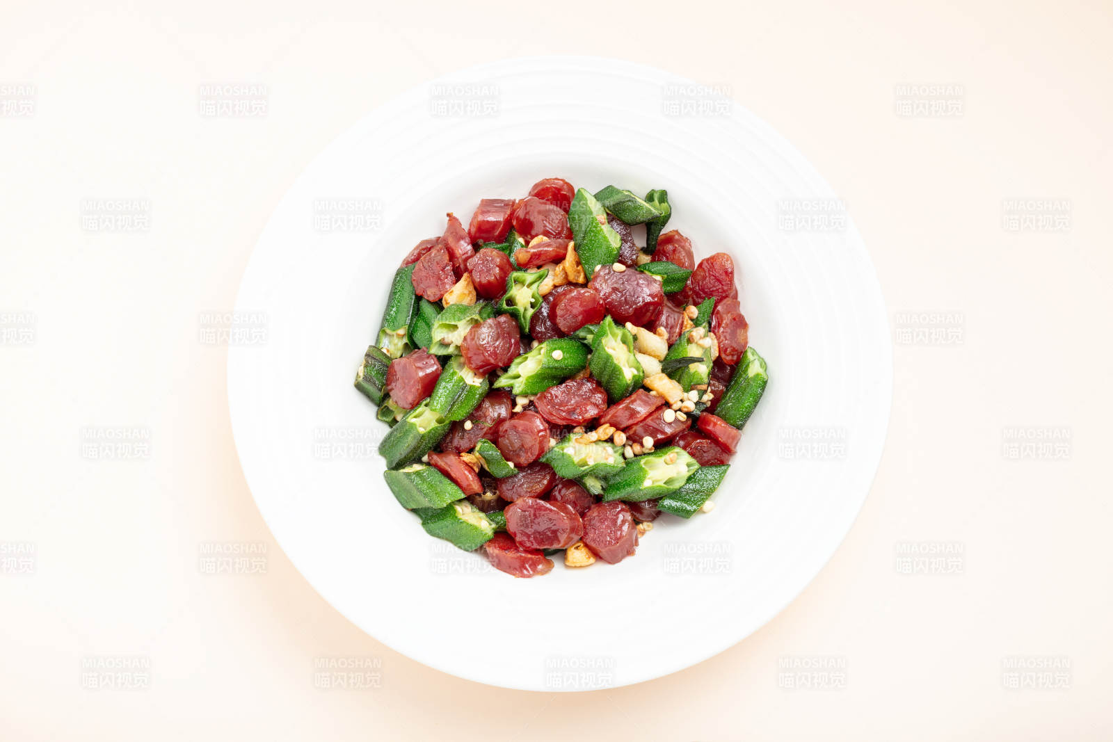 香肠炒秋葵图片