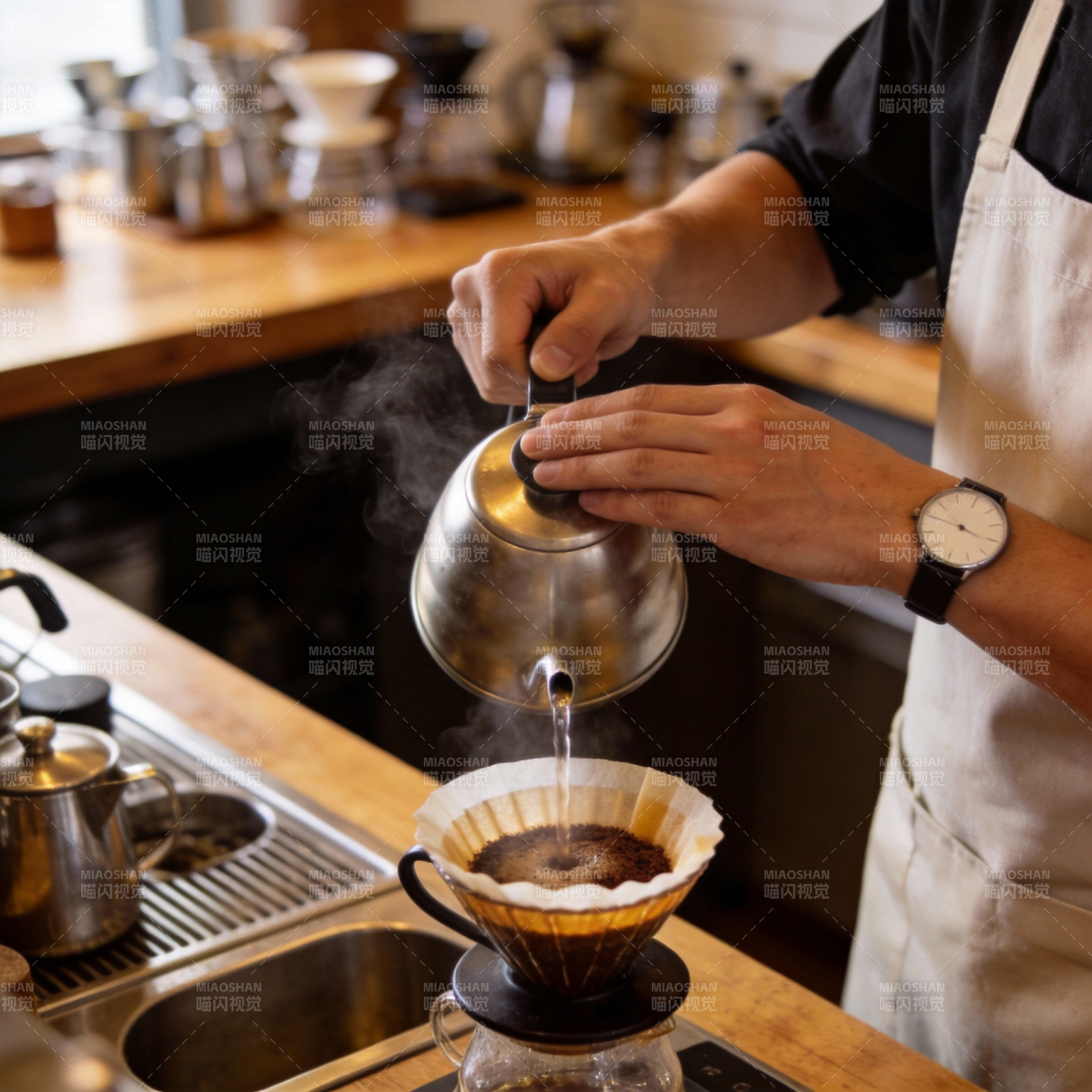 手冲咖啡 香气四溢图片