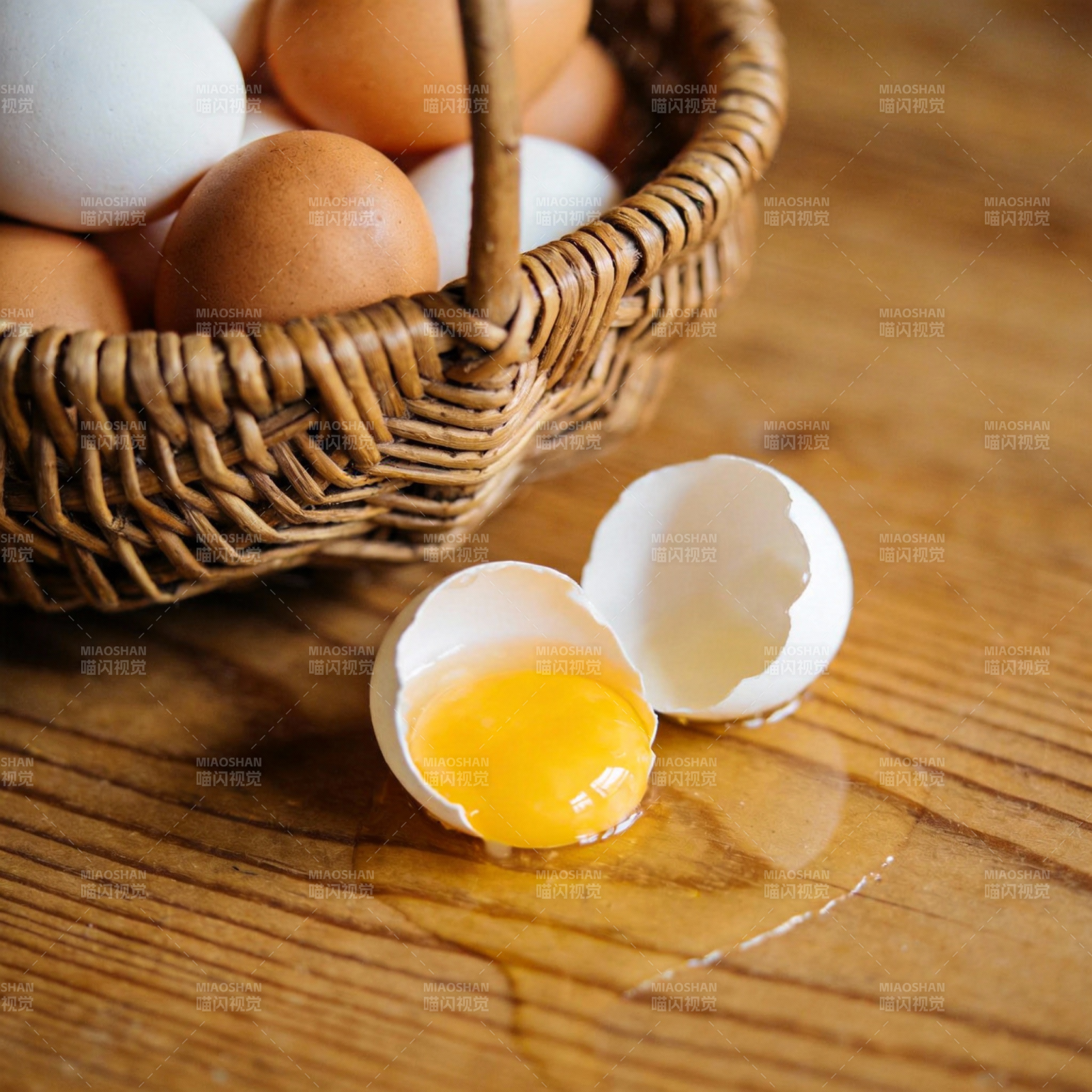 蛋壳与蛋黄图片