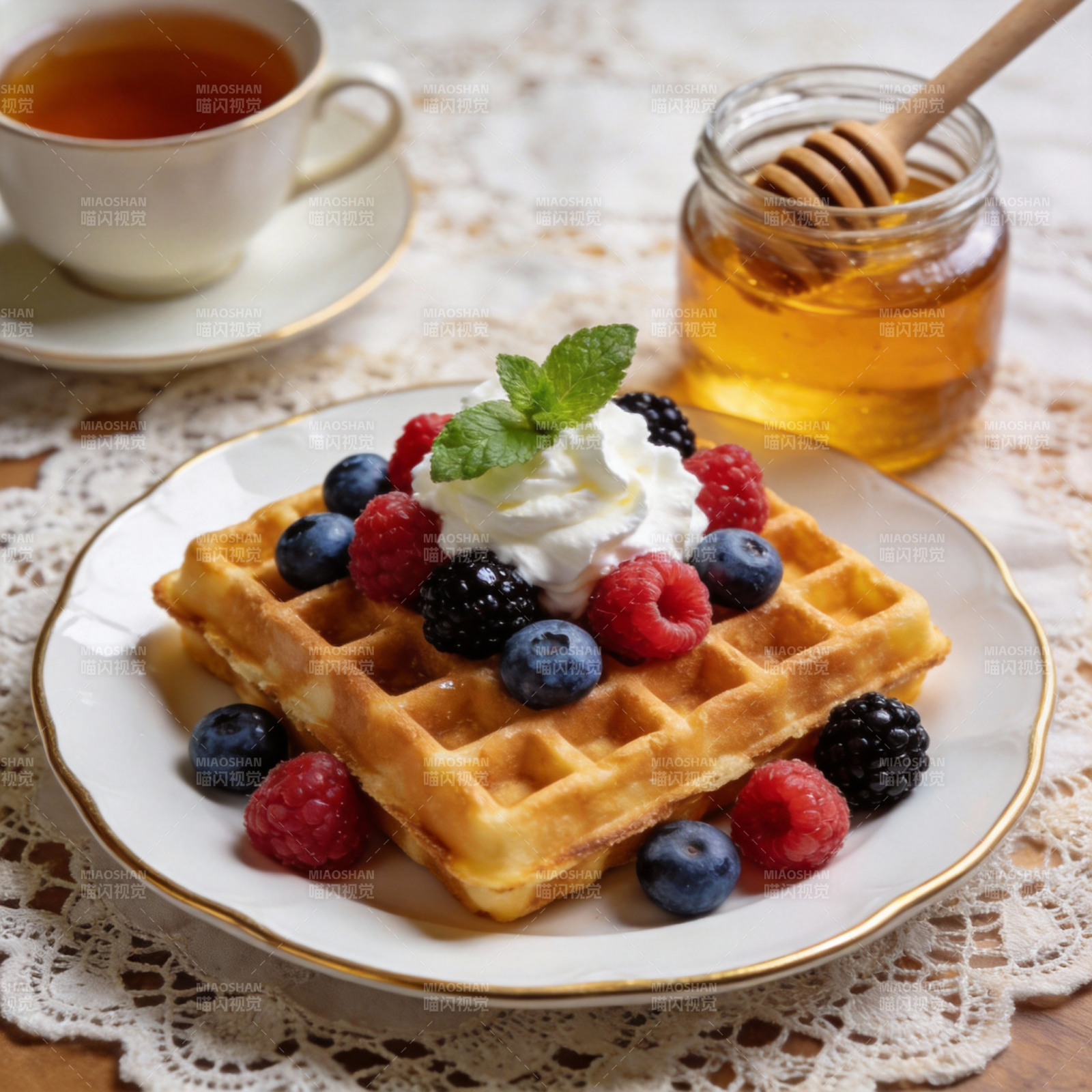 莓果奶油华夫饼图片