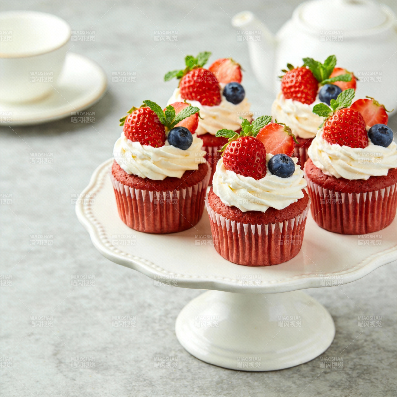 草莓奶油杯cake图片