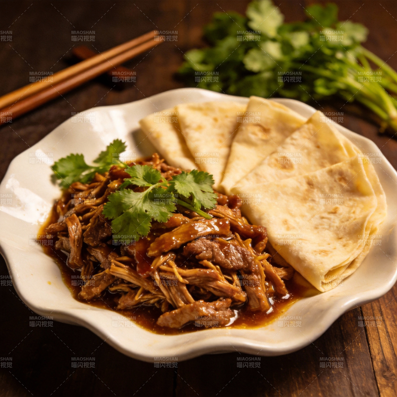 酱香牛肉卷饼图片