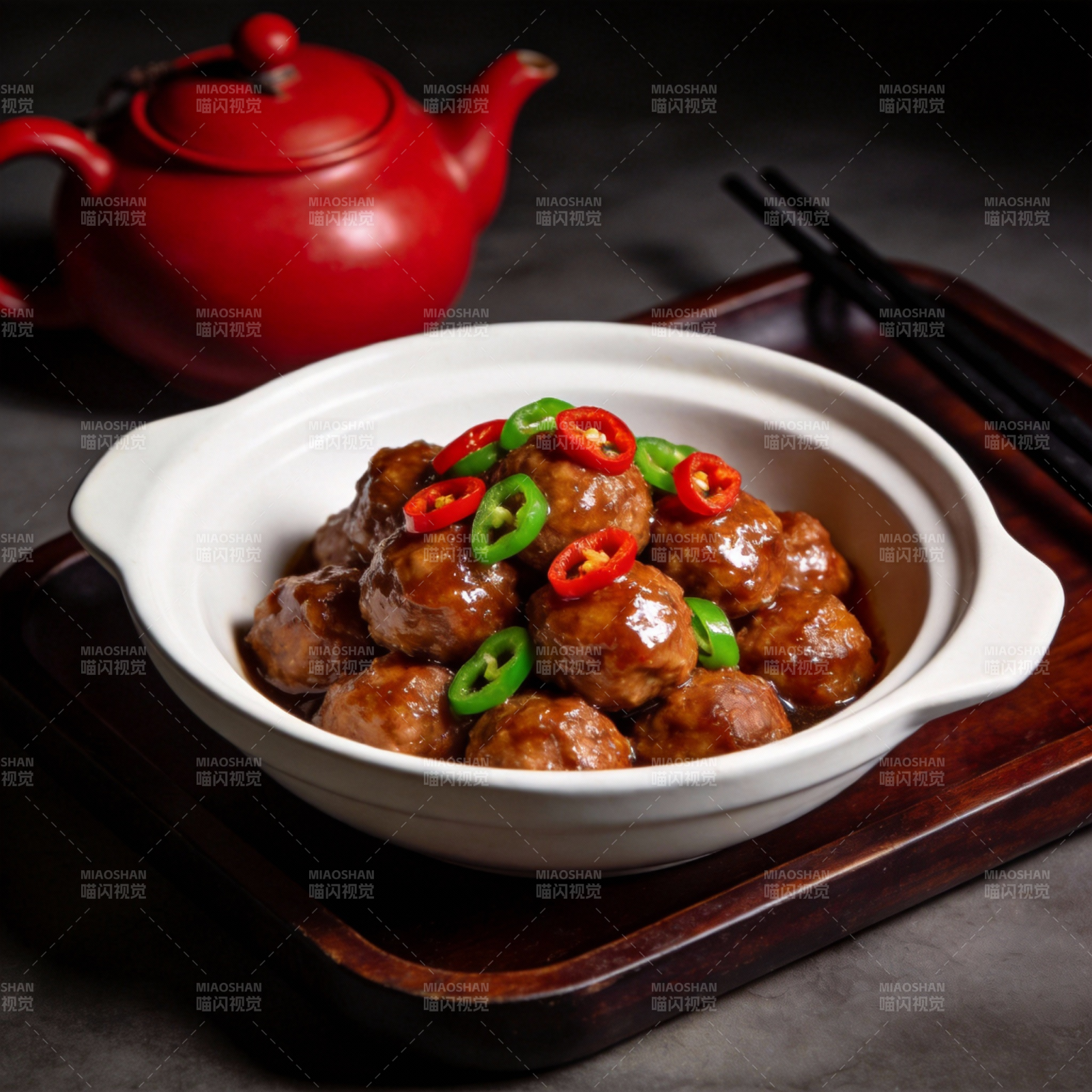 红烧肉丸配辣椒图片