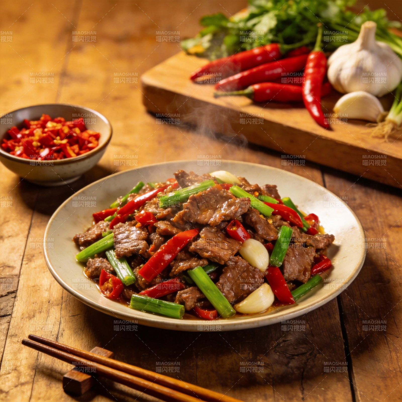 辣炒牛肉配青红椒图片