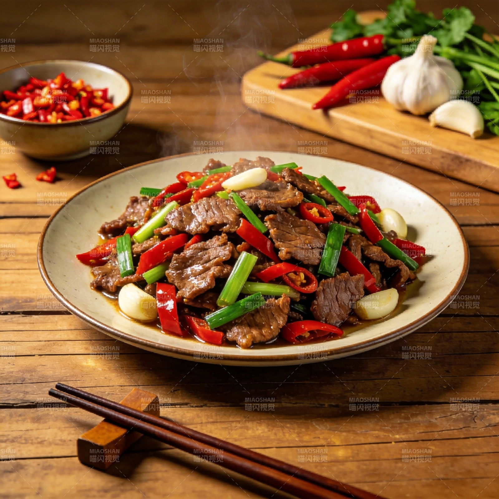 辣炒牛肉配蒜香图片