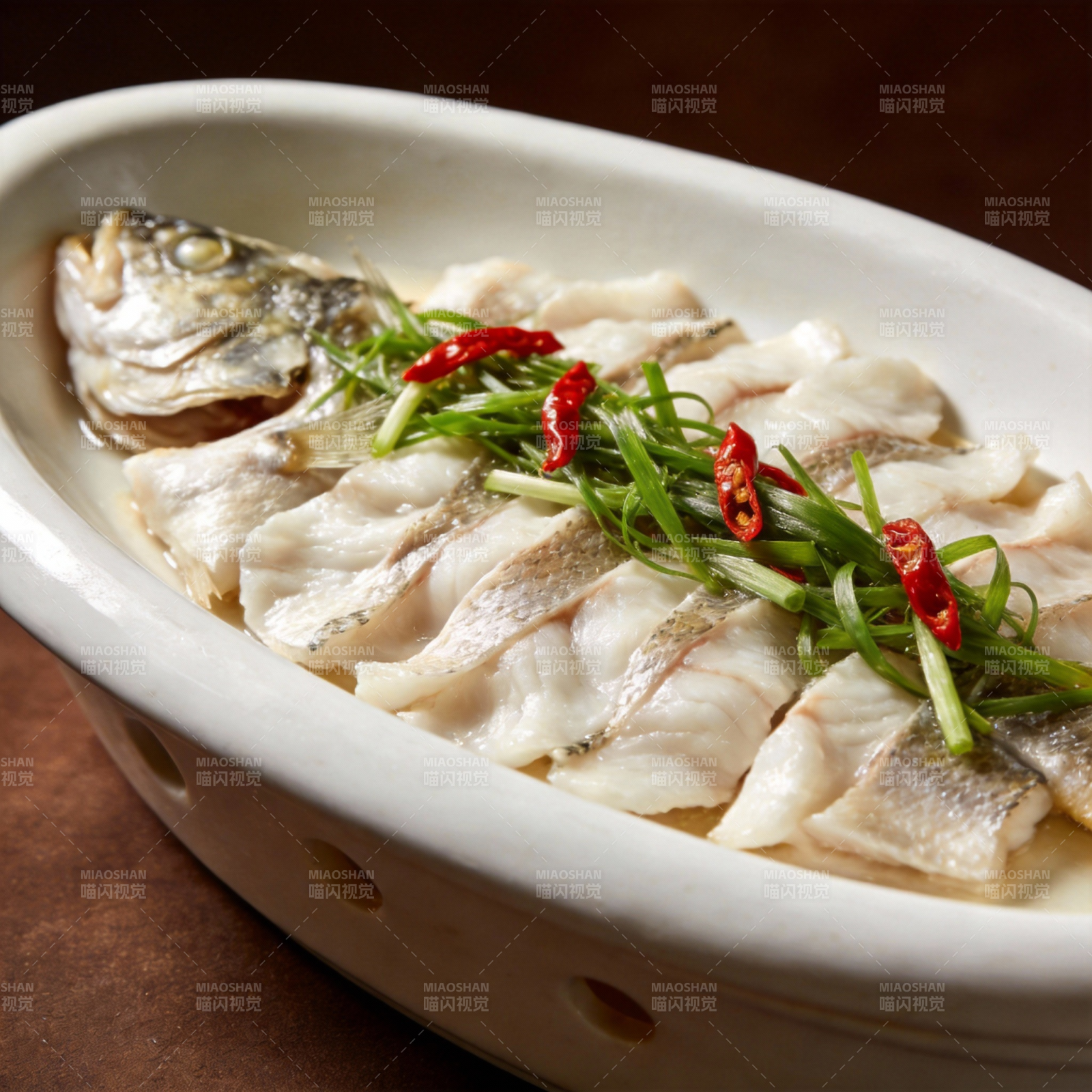 清蒸鱼片配香菜辣椒图片