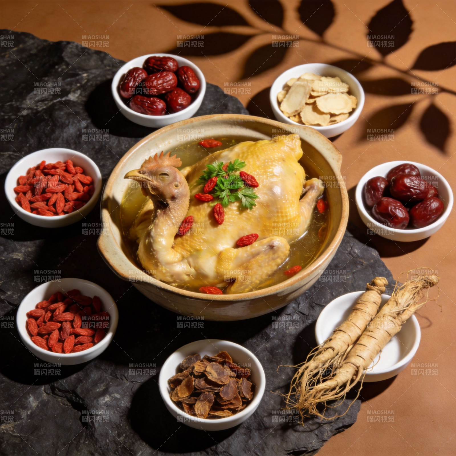 滋补鸡汤配药材图片