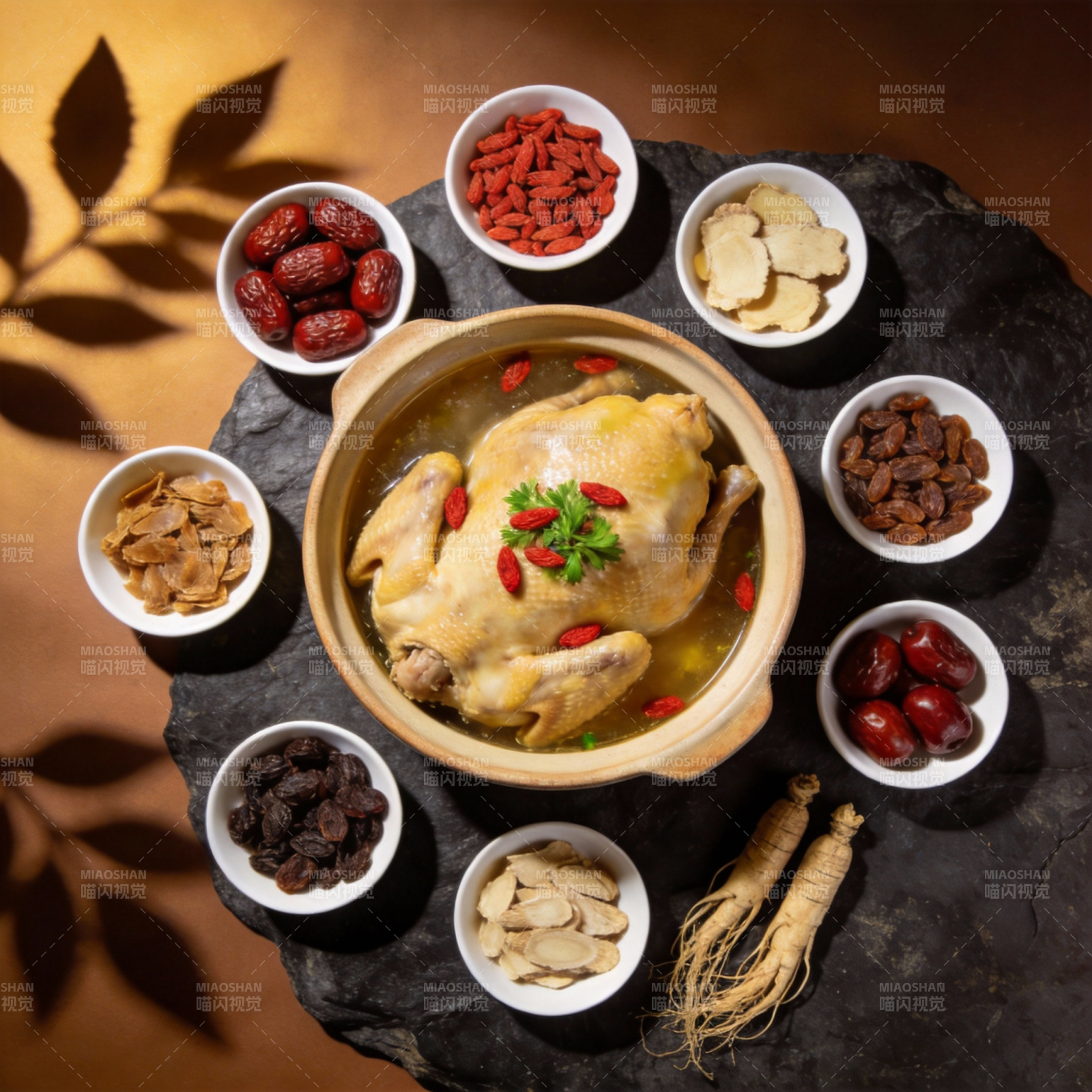 滋补鸡汤配药材图片