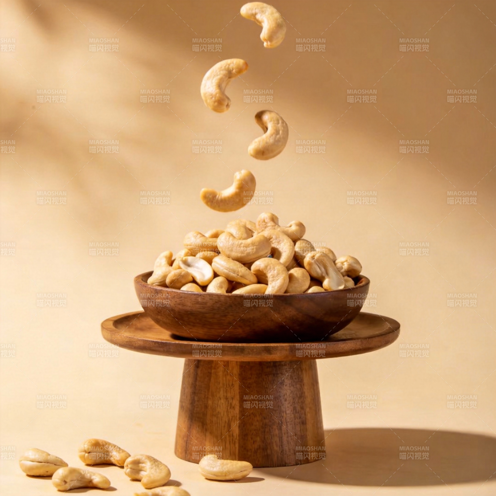 腰果跃动瞬间图片