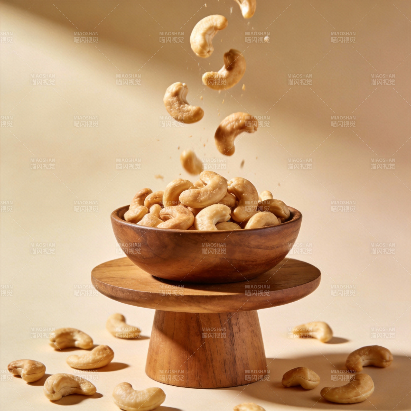 腰果飞舞入碗中图片
