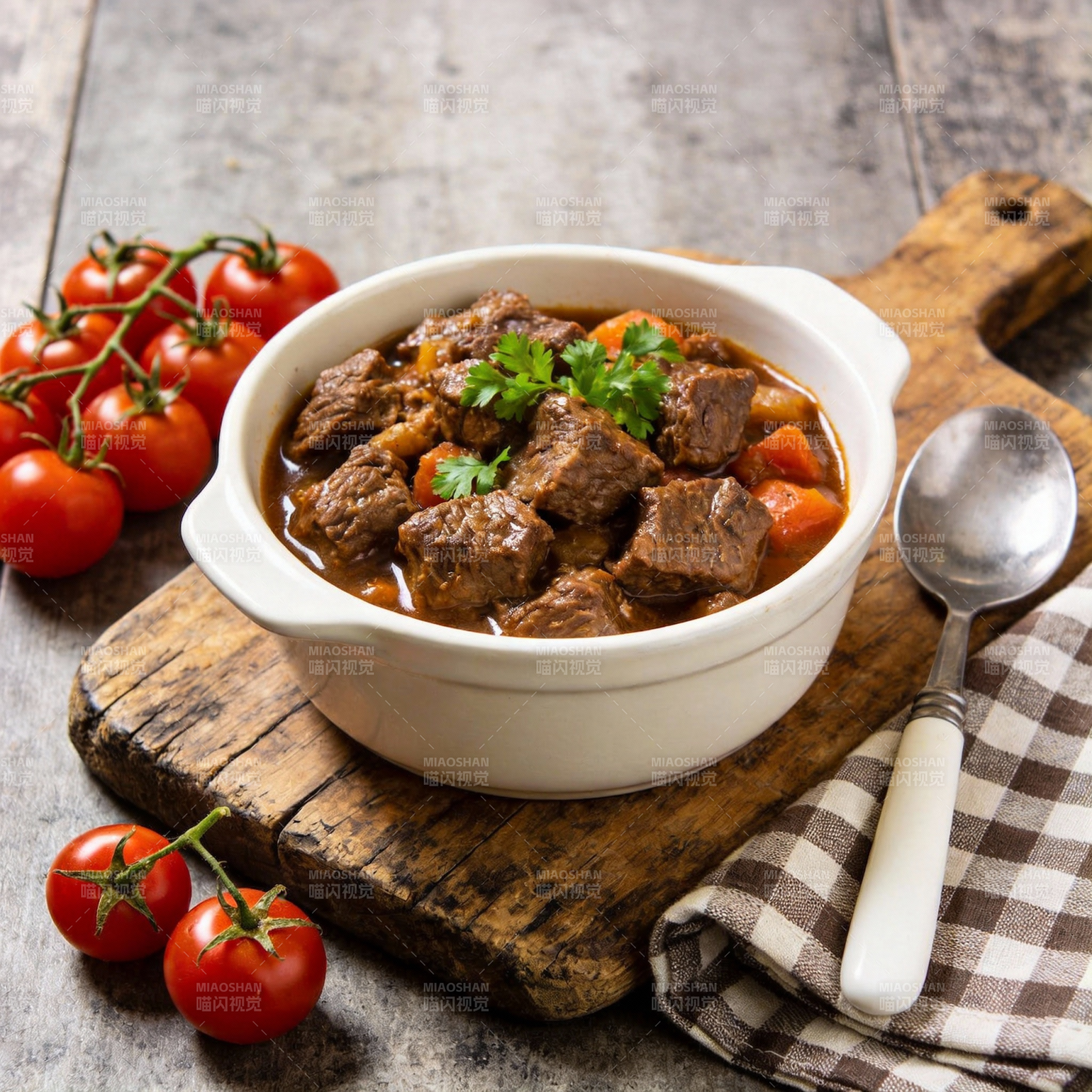 牛肉炖菜配番茄图片