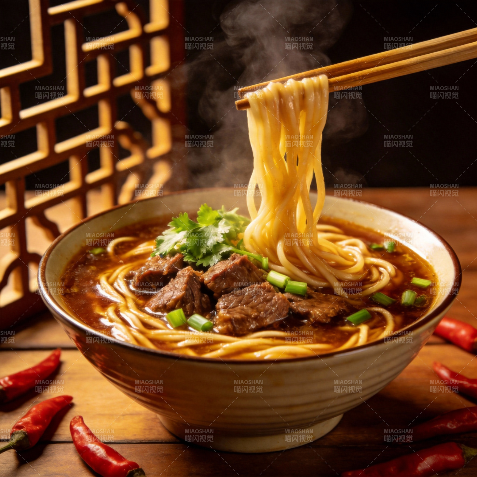 热气腾腾牛肉面图片