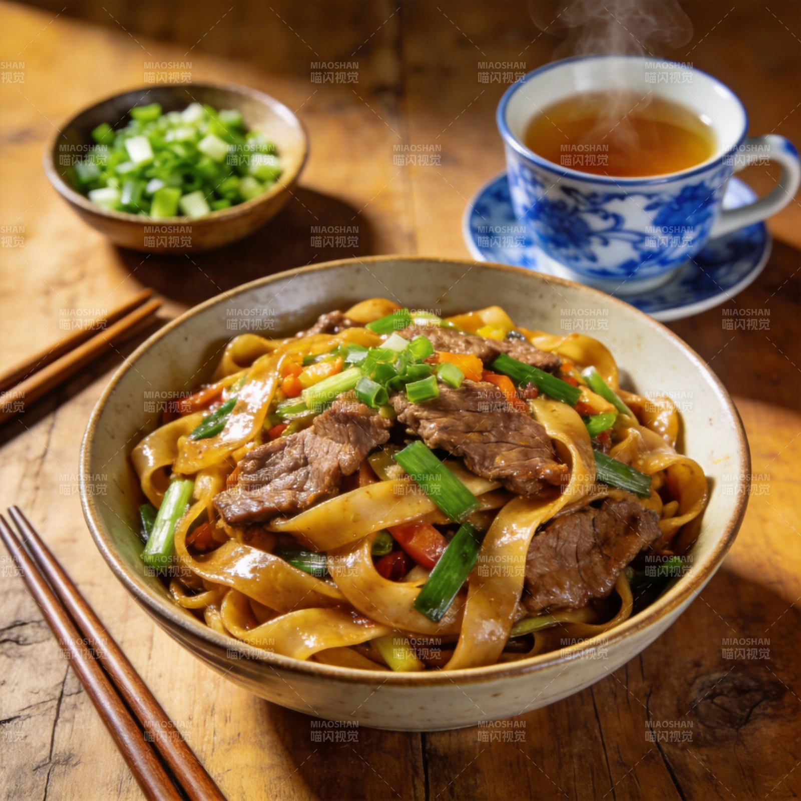 牛肉炒面配茶图片