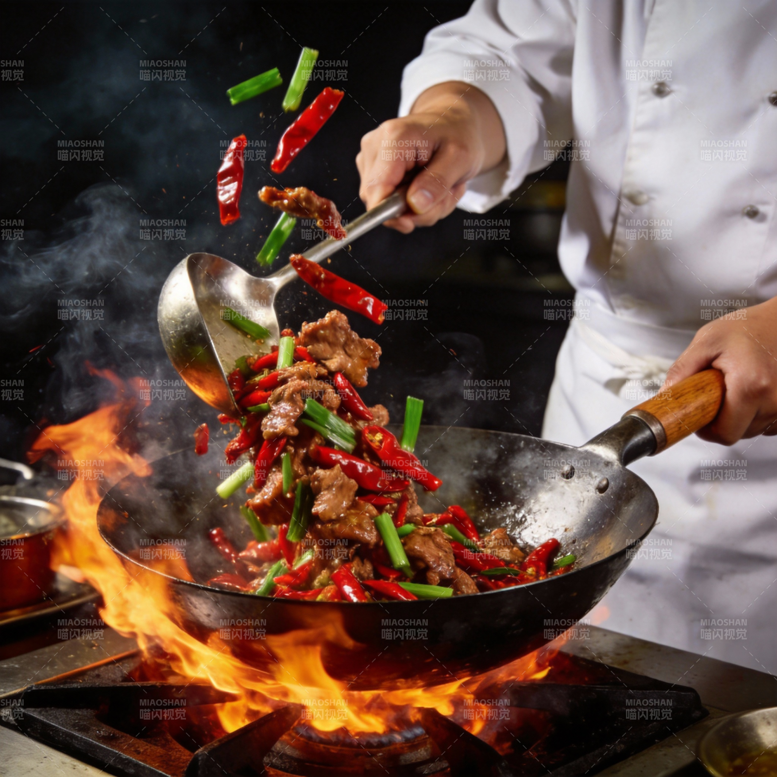 火焰翻炒牛肉图片