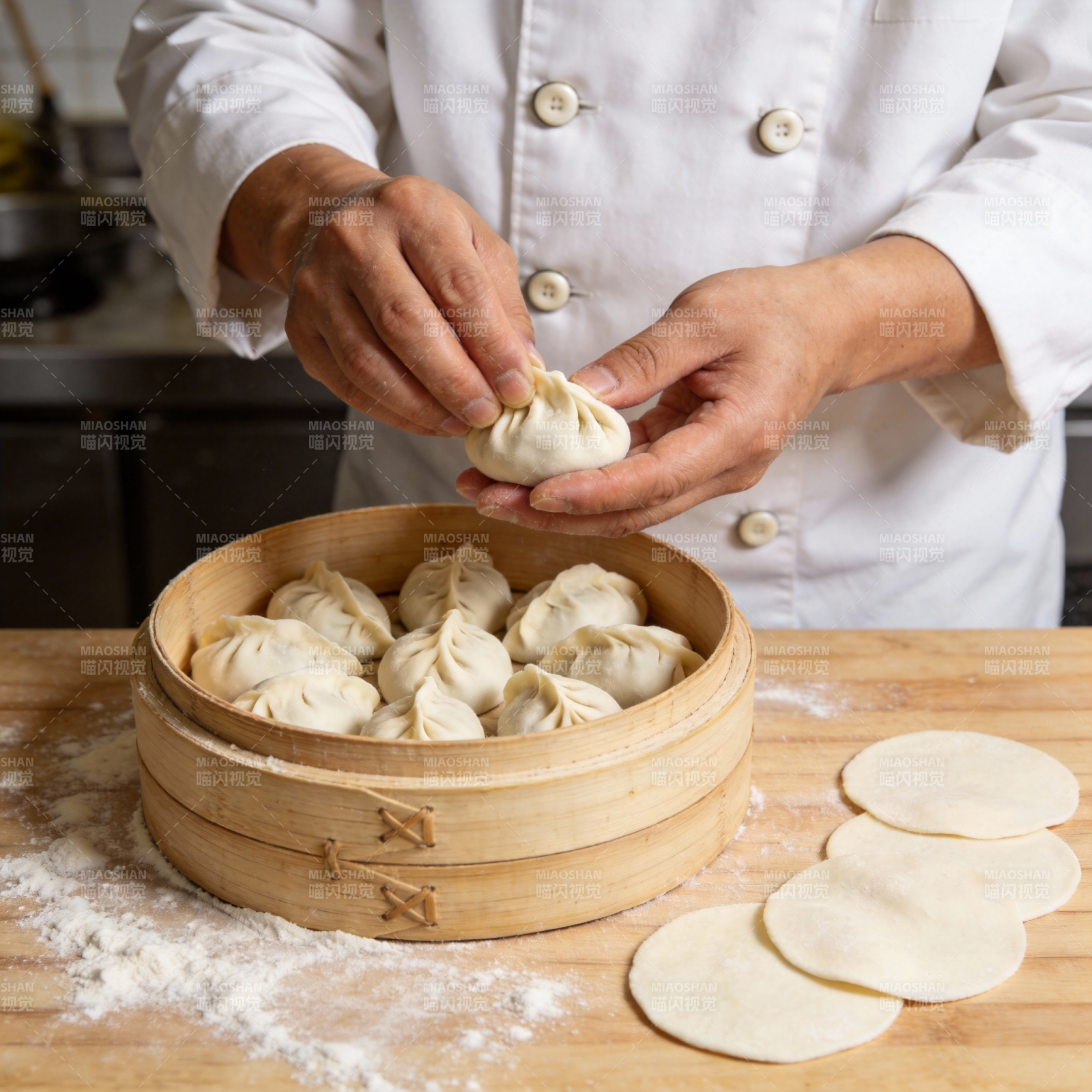 包饺子的瞬间图片