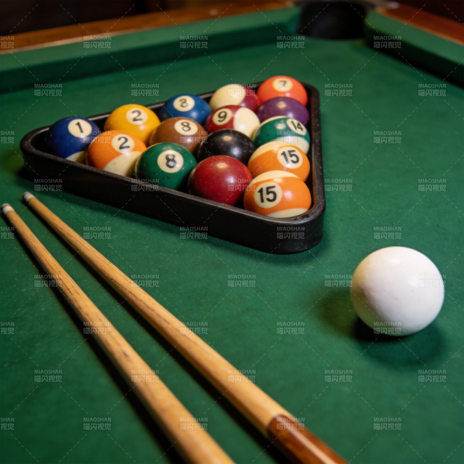 台球桌上的精彩瞬间图片