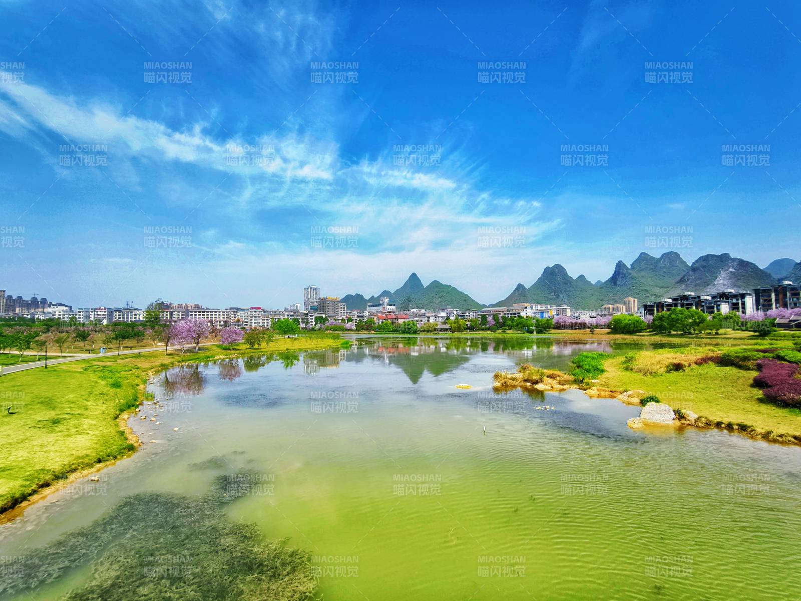 山水城景 绿意盎然桂林山水图片