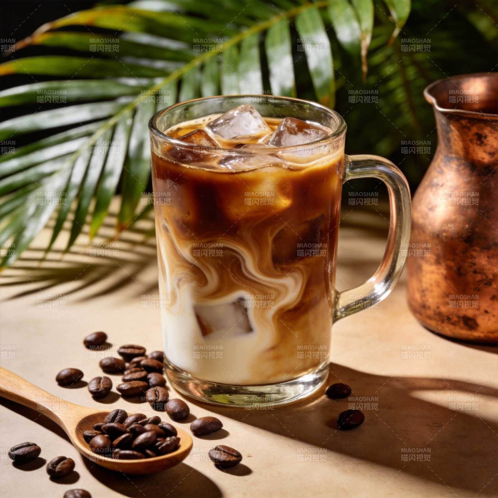 冰咖啡与咖啡豆图片
