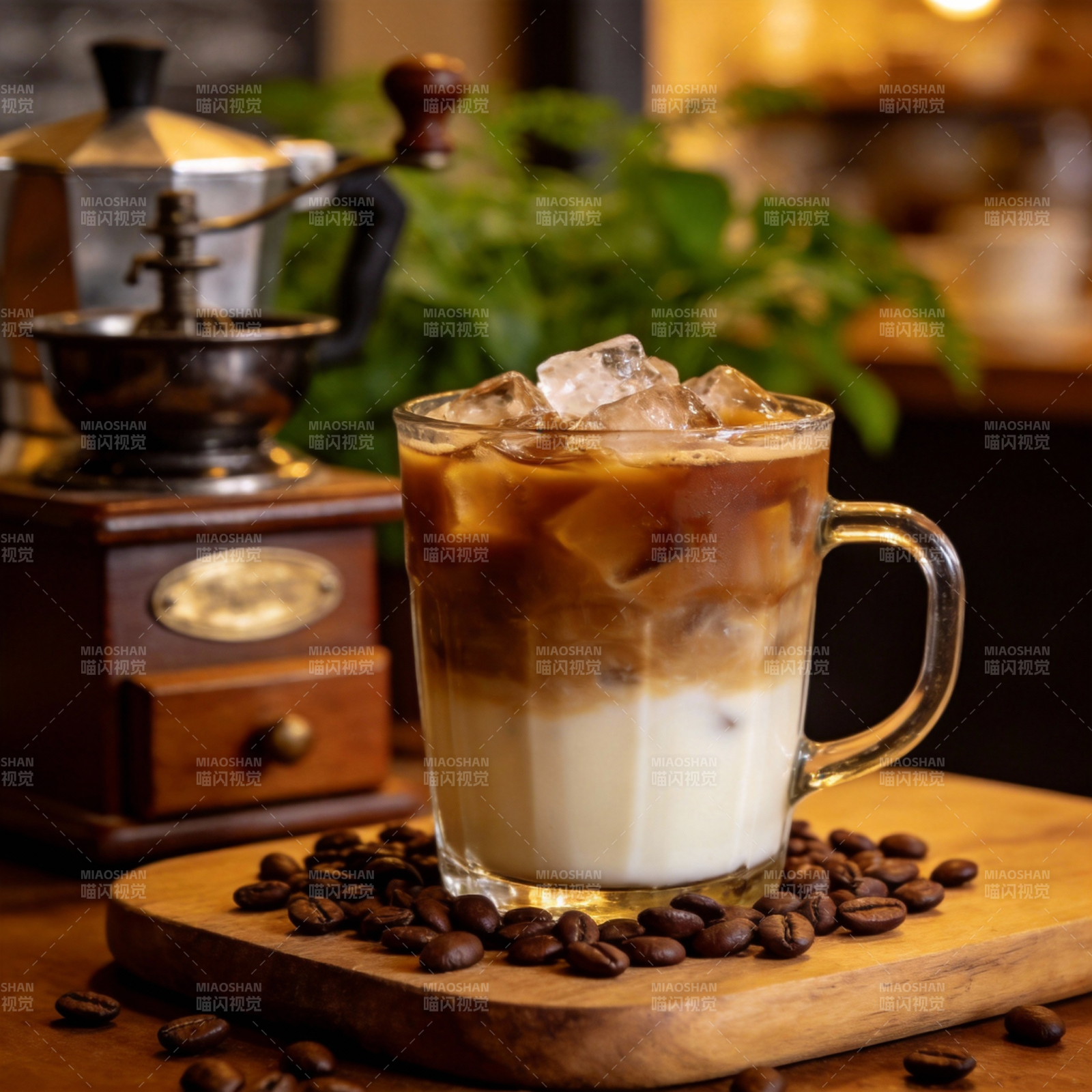 冰咖香浓 咖啡豆环绕图片