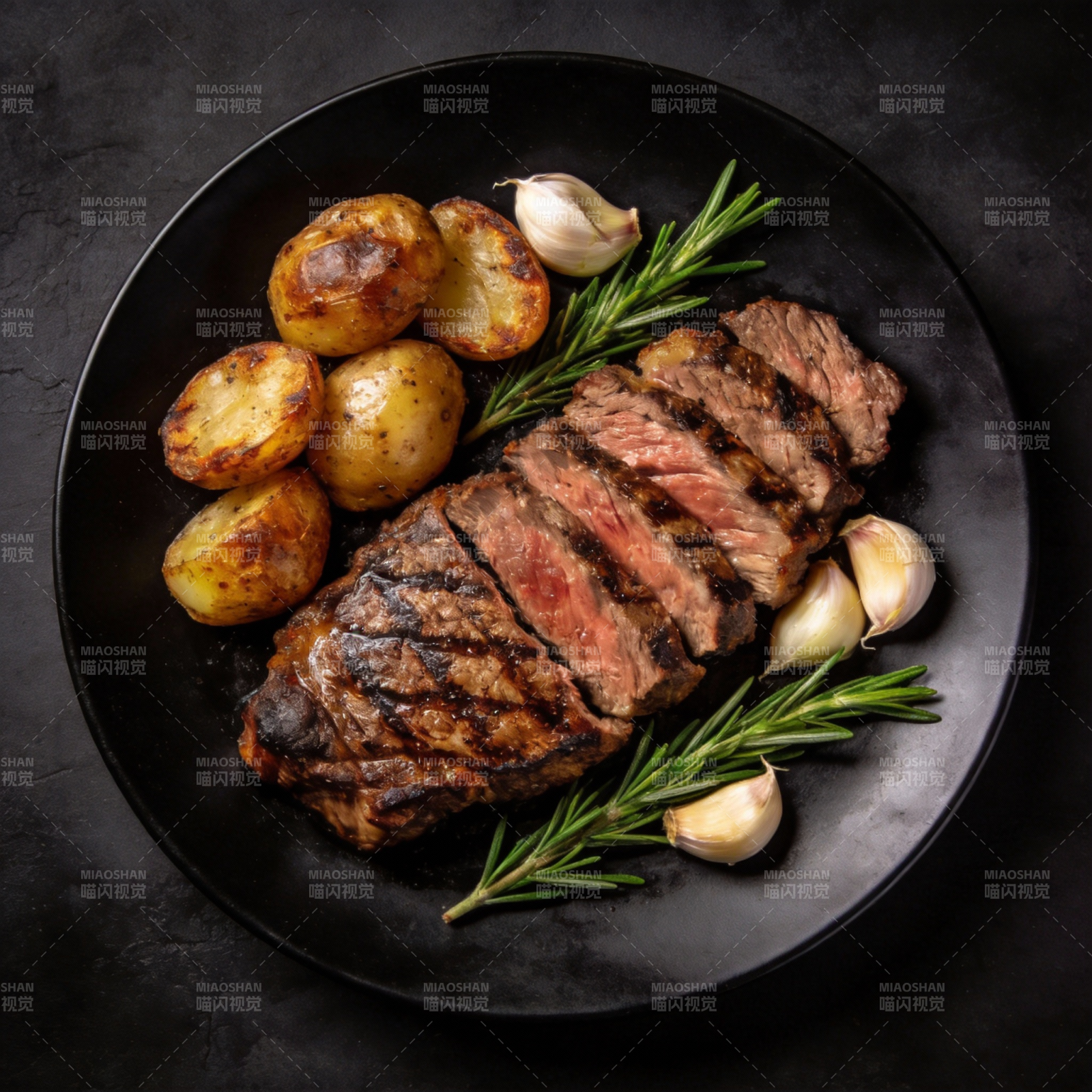 烤牛排配土豆图片