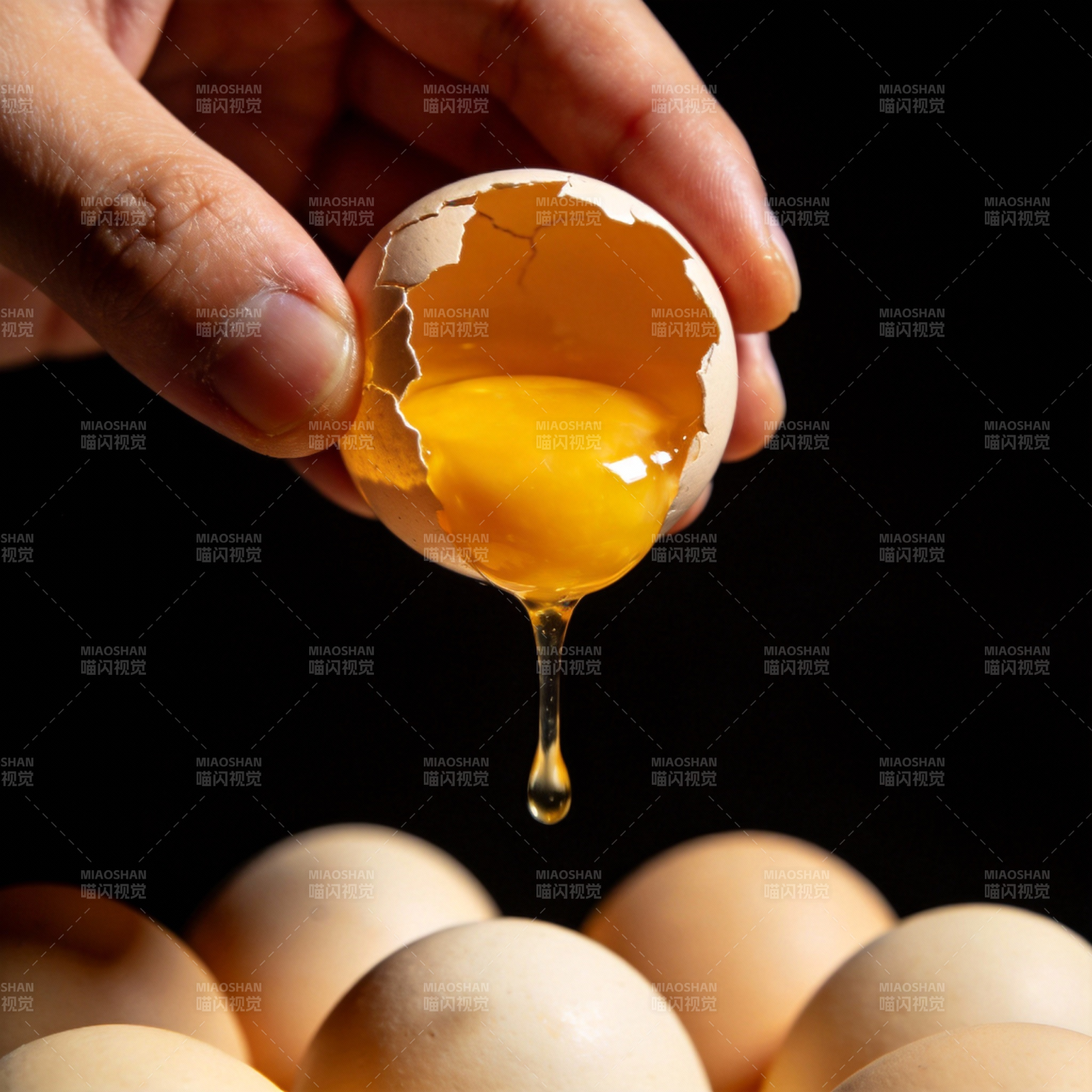 蛋黄滴落瞬间图片