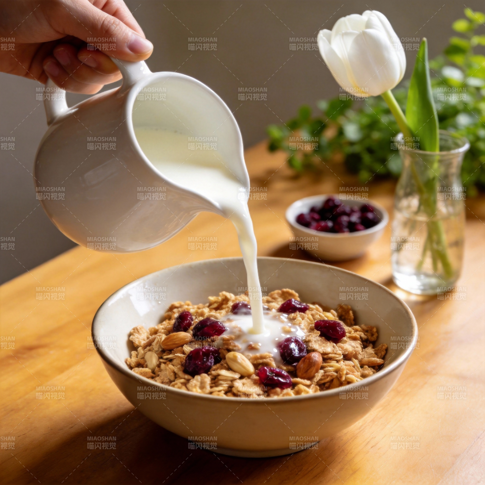 牛奶浇麦片图片