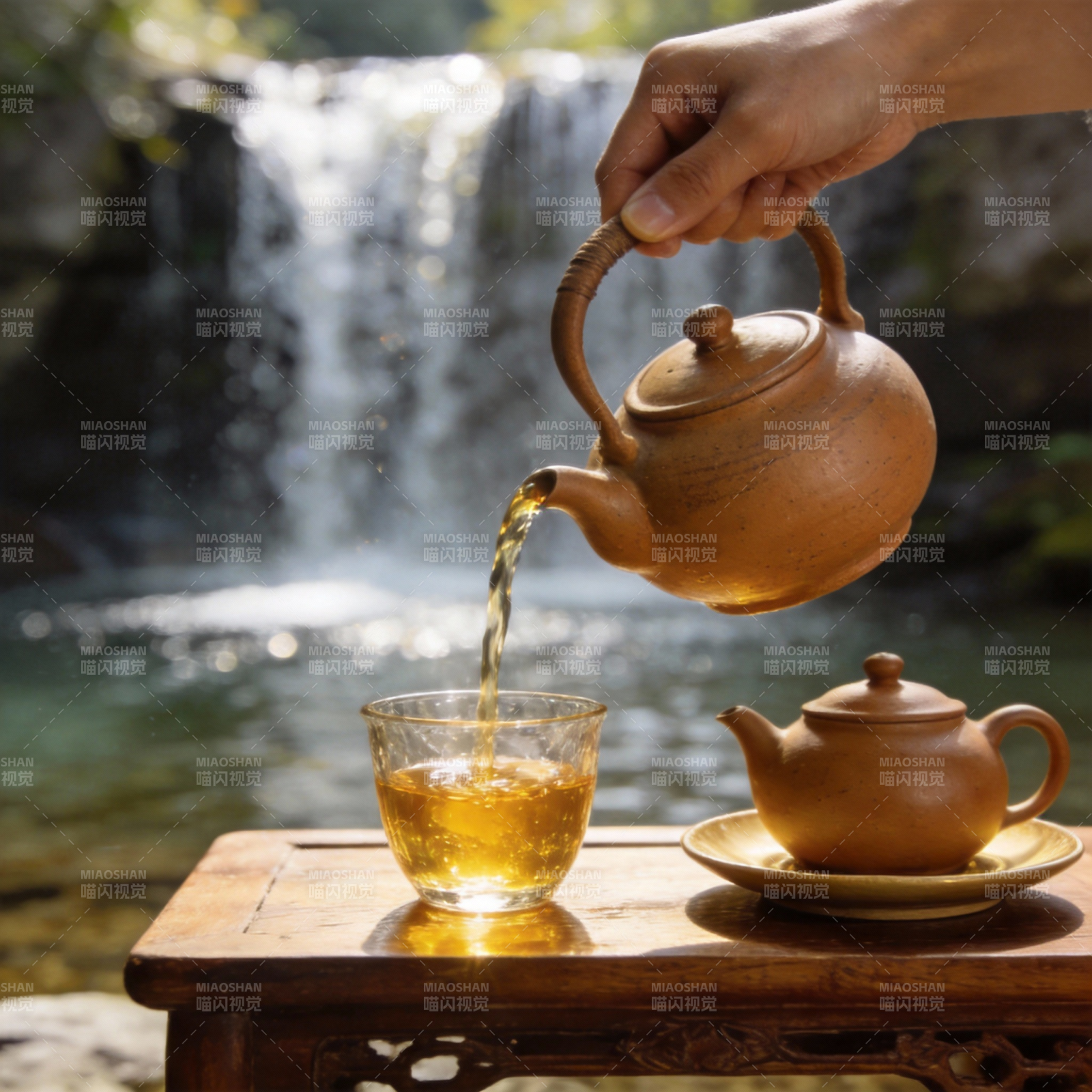 山水间品茶图片