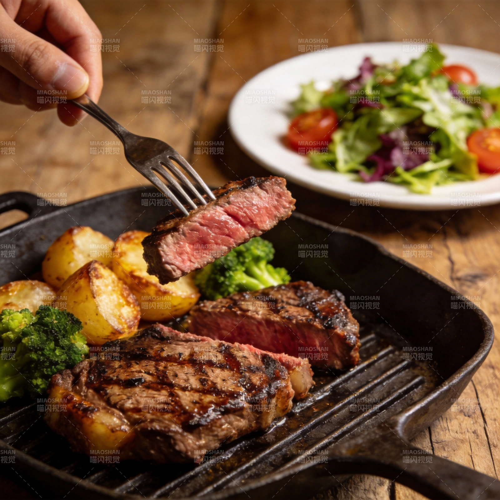 美味牛排配时蔬图片