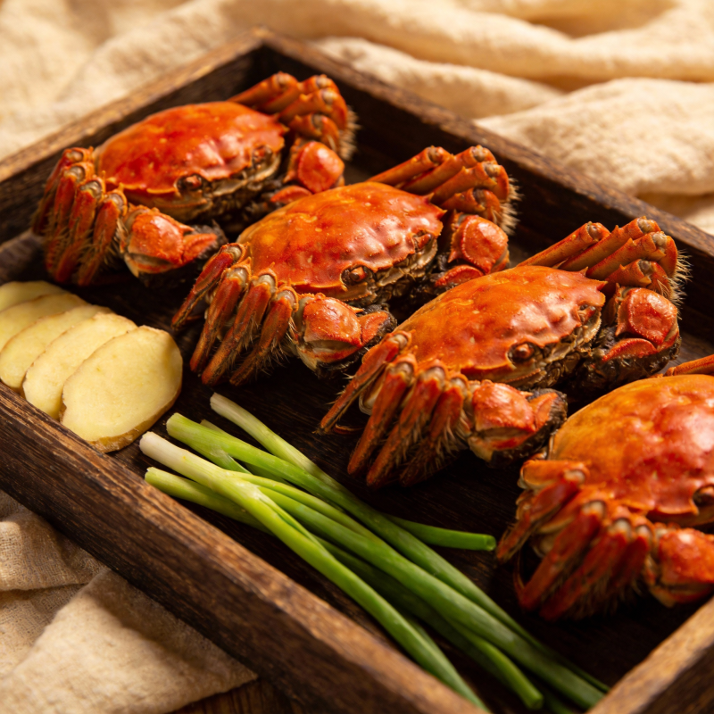 清蒸大闸蟹配姜葱图片