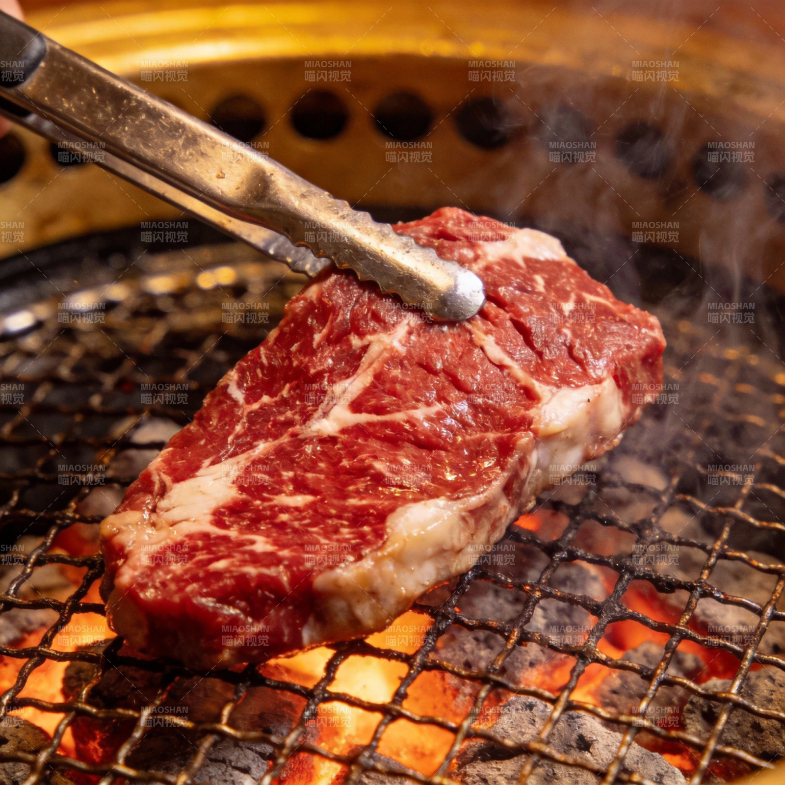 烤肉滋滋作响图片