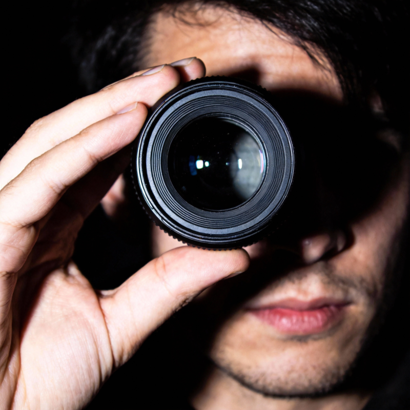 镜头后的凝视图片