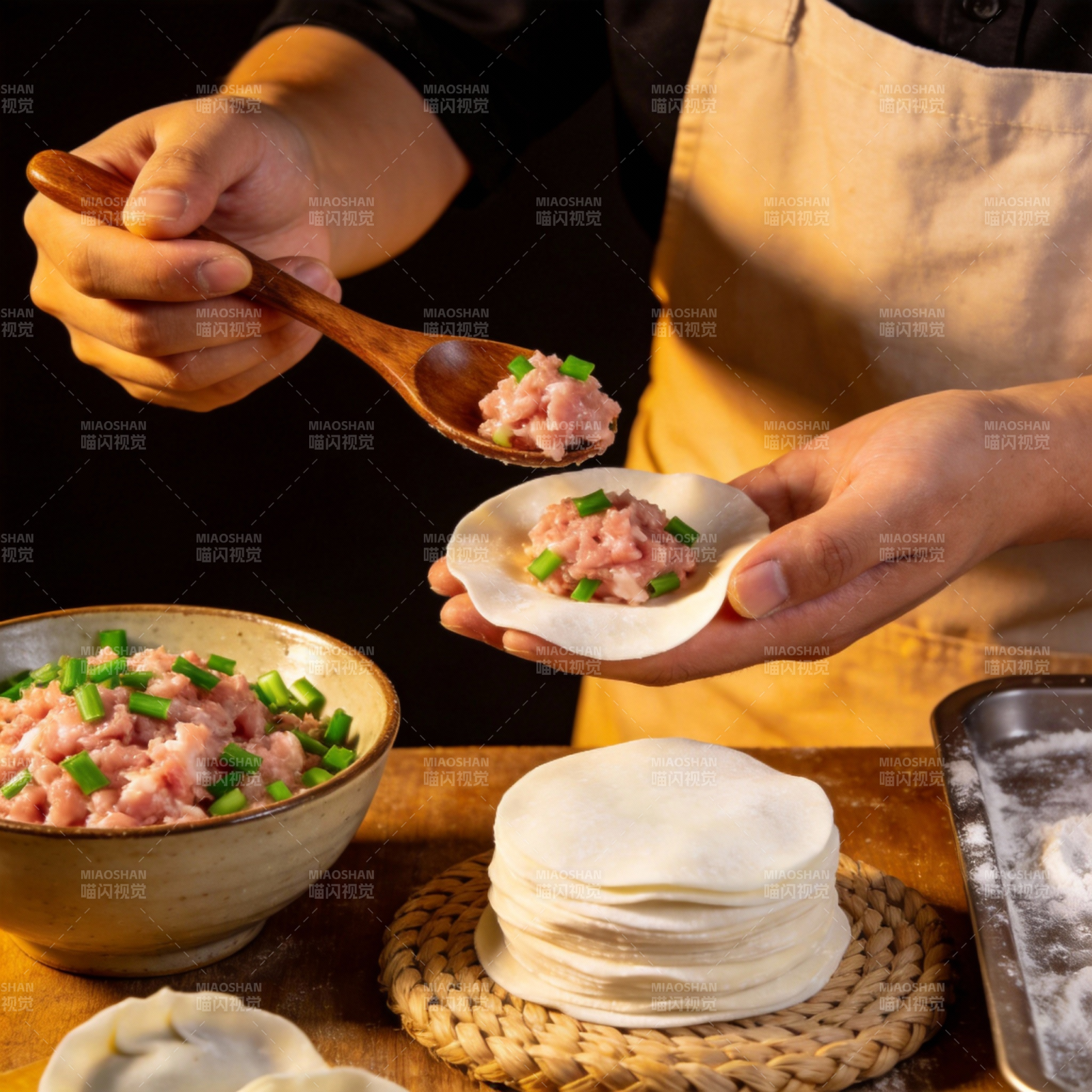 包饺子的瞬间图片