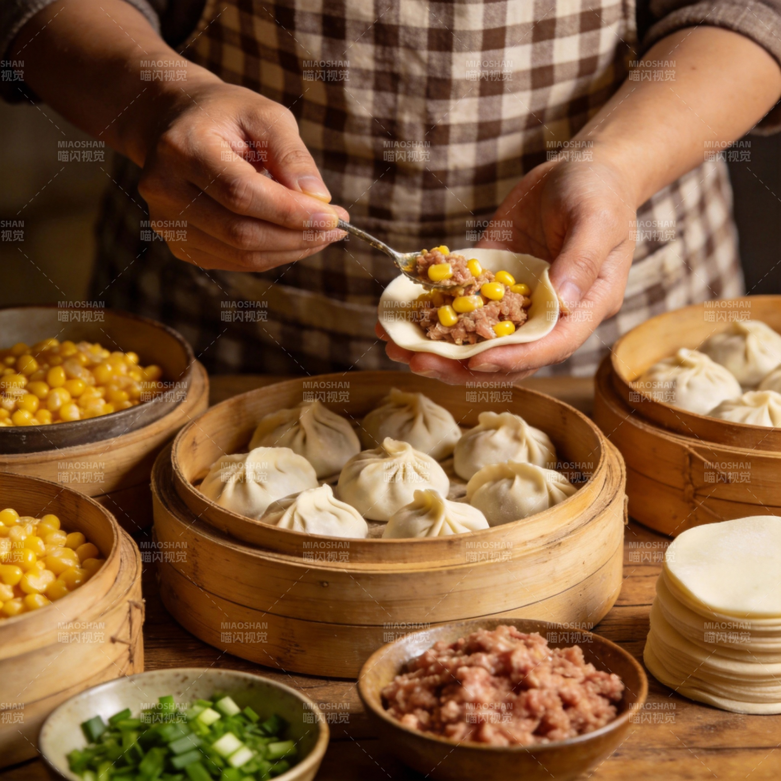 包馅蒸饺制作中图片