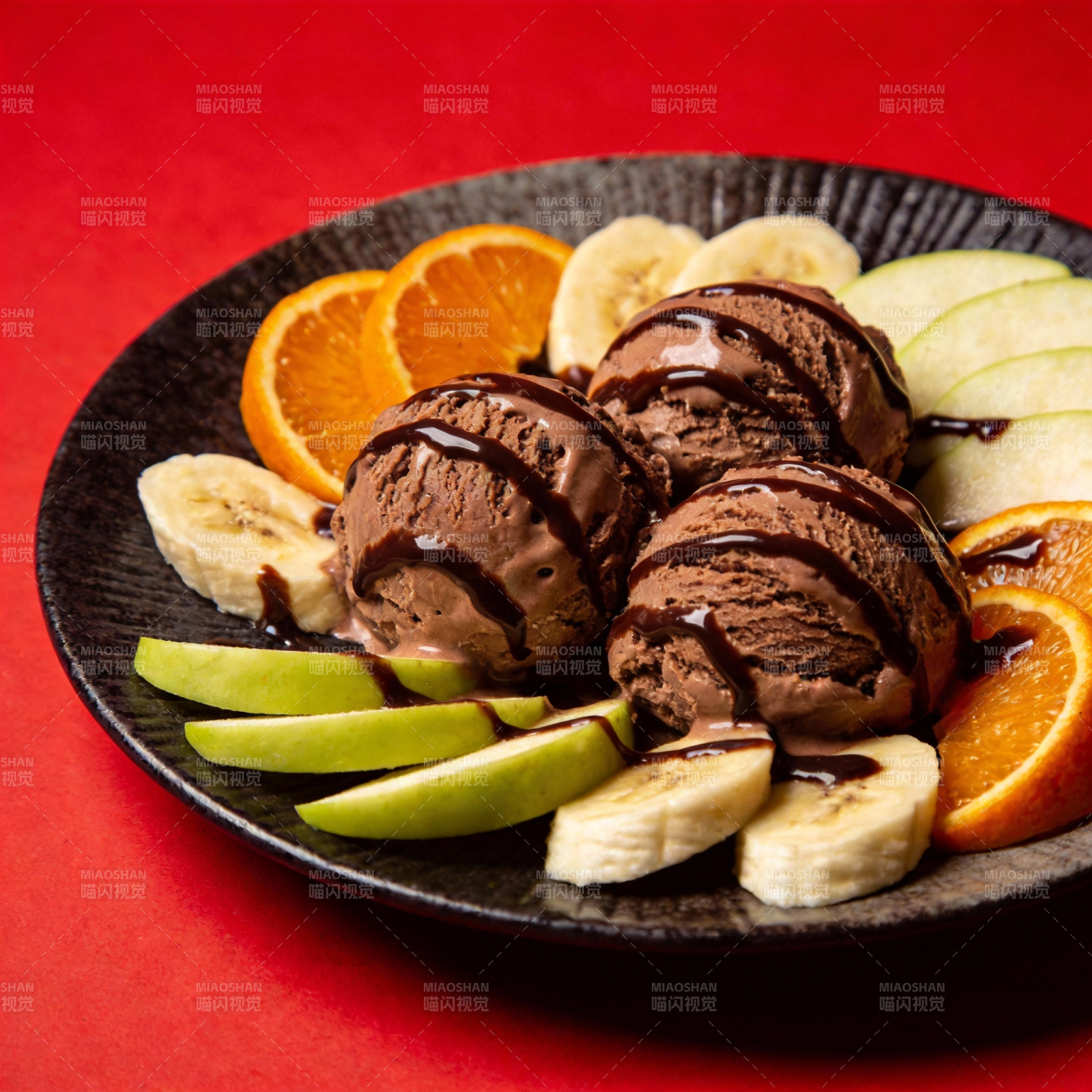 巧克力冰淇淋拼盘图片