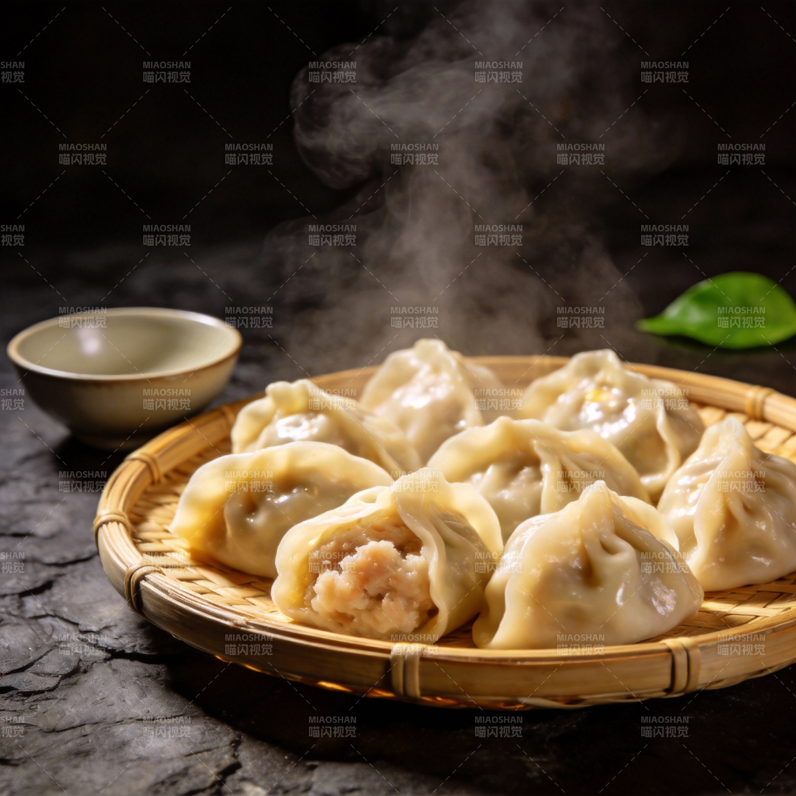 热腾腾的蒸饺图片