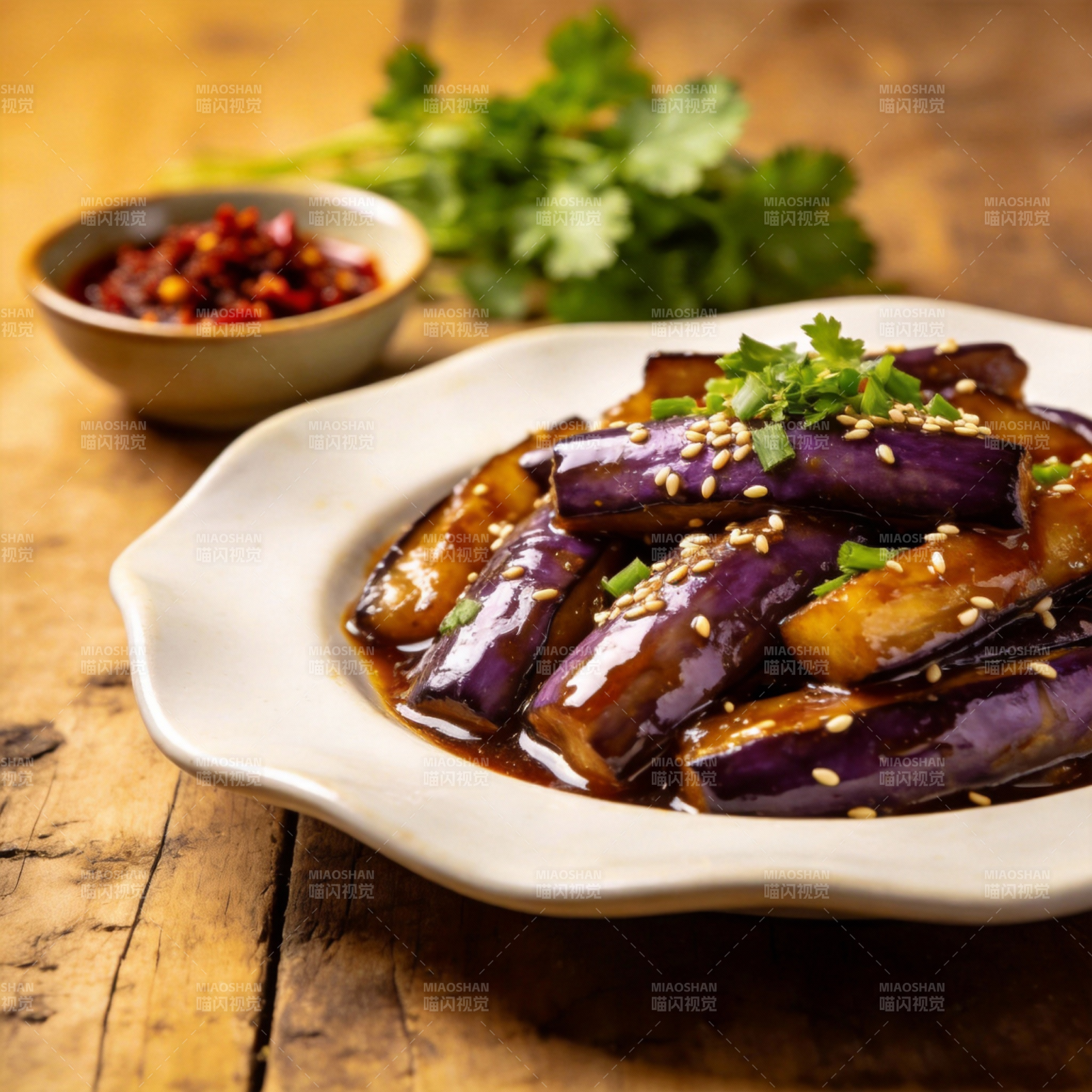 酱烧茄子配香菜图片